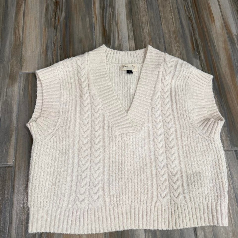 Universal Thread cream knit vest sweater Size S